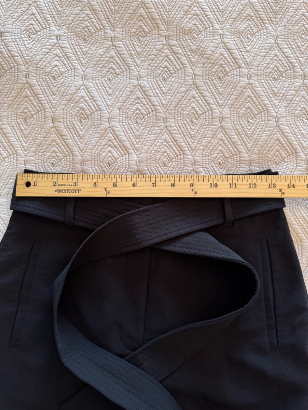 ARITZIA WILFRED Tie Waist Pants Womens Size 4 Black High Waist
Belted Crepe - Picture 11 of 16